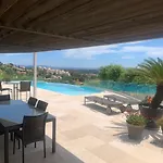 Maison Contemporaine Vue A ヴィラ *
